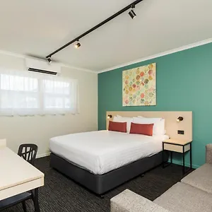 Hotel Nightcap At Balaclava, Cairns