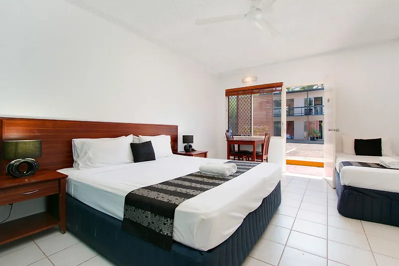 Cairns City Palms 4*,