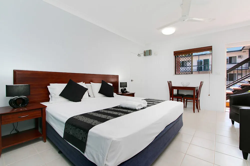 Cairns City Palms